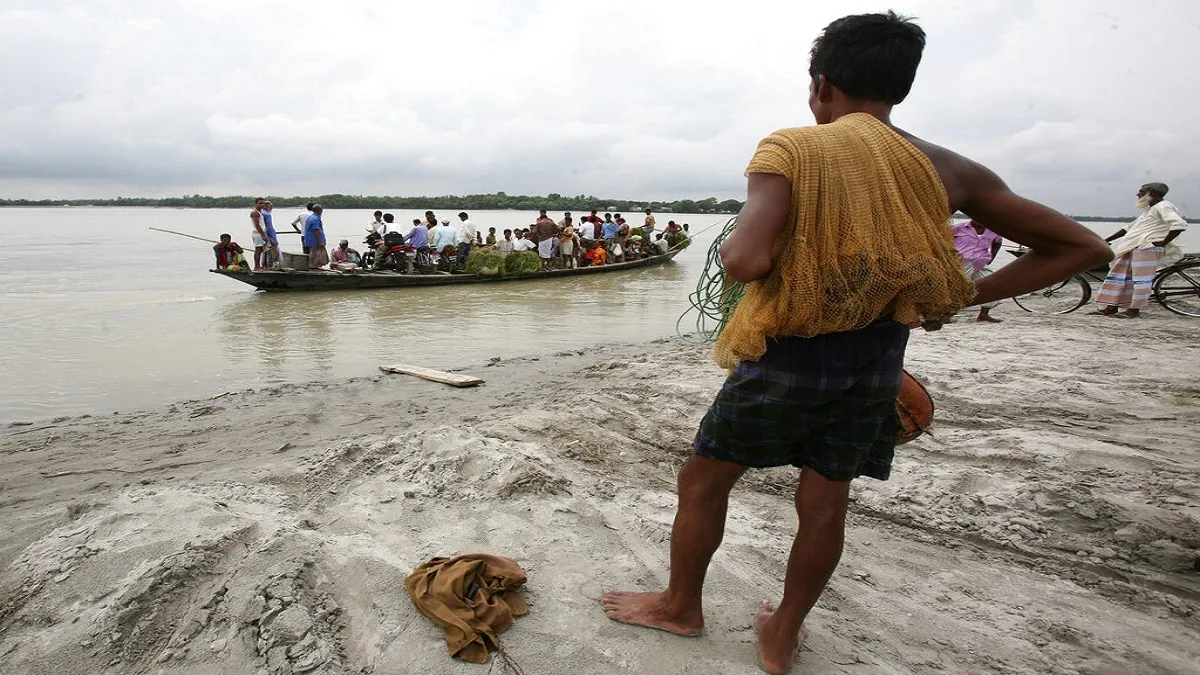 Bangladesh ferry crash:Latest News Asia Ferry Capsized Sank in Bangladesh Old Ganga River, बांग्लादे- India TV Hindi