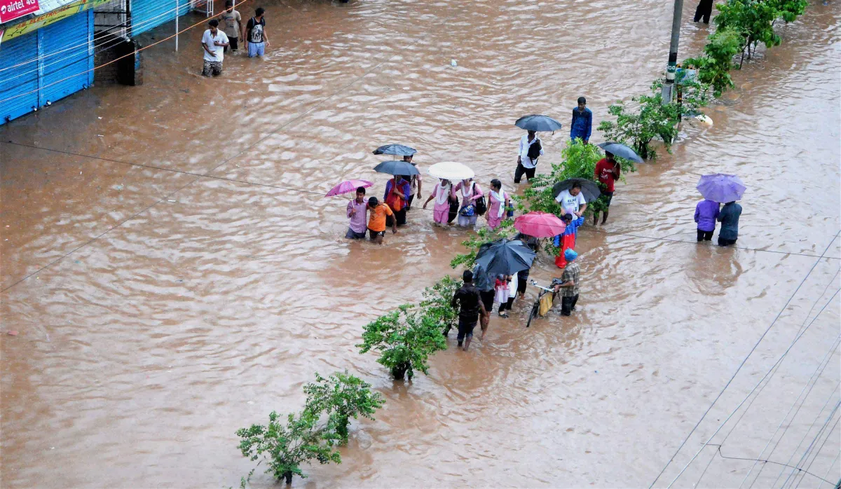 असम में बाढ़ से जुड़ी घटनाओं में 7 और लोगों की मौत, 26 जिलों में 36 लाख लोग प्रभावित- India TV Hindi