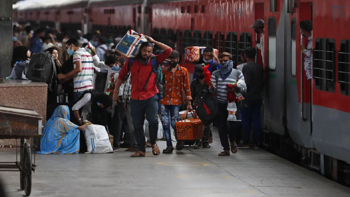 यूपी में 1642 ट्रेनों के जरिए आये 22.17 लाख से अधिक प्रवासी कामगार - India TV Hindi