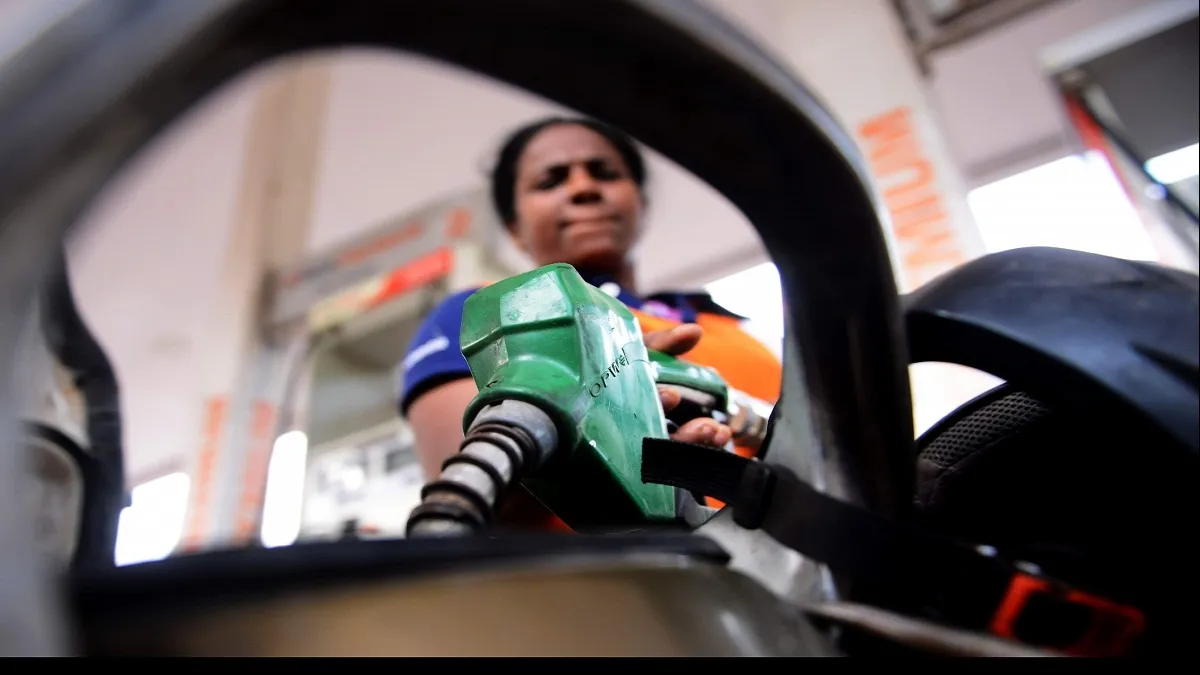 Petrol and diesel prices increase by Rs 0.47 and Rs 75.19/litre - India TV Paisa