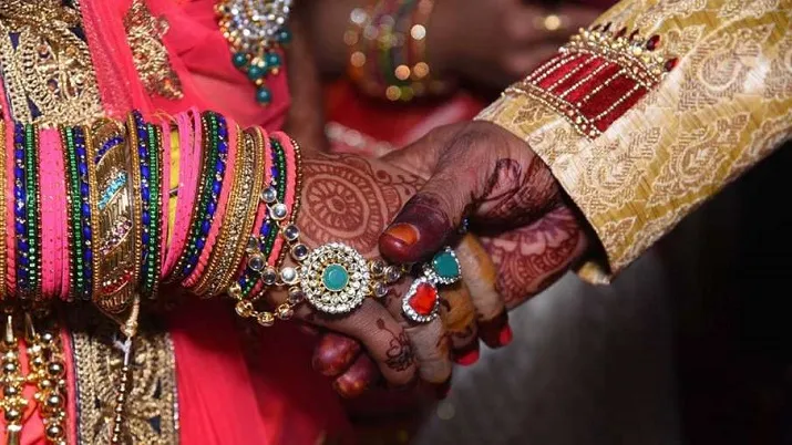 10 साल में 8 'बुढ्ढों' से शादी करके फरार हो गई मोनिका, सभी को लगाया लाखों का चूना!- India TV Hindi