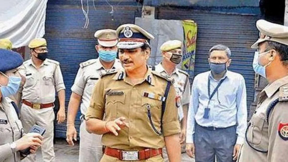 Kanpur IG Mohit Agarwal pays fine for not wearing mask in public- India TV Hindi