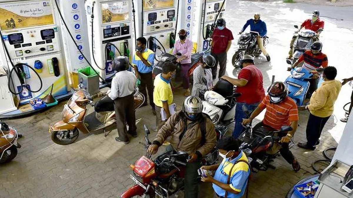 Petrol and diesel prices at Rs 80.13/litre and Rs 80.19/litre  respectively in Delhi - India TV Paisa