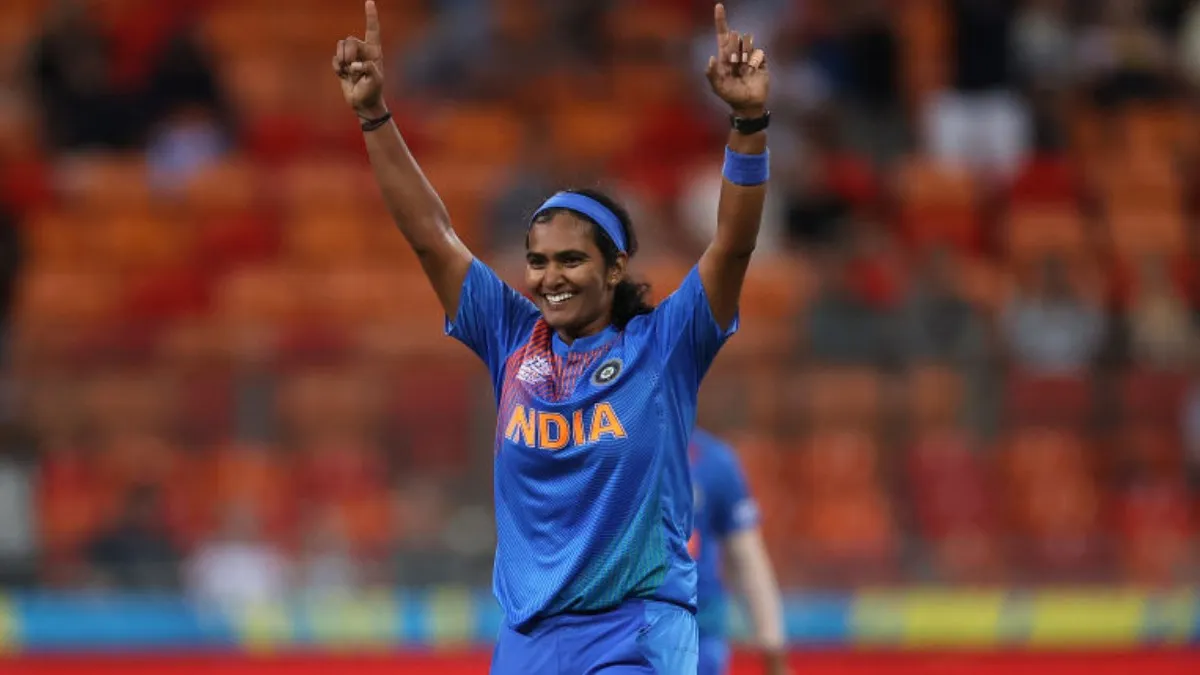 Shikha Pandey Replay on Twitter to suggest changes in rules in women's cricket- India TV Hindi