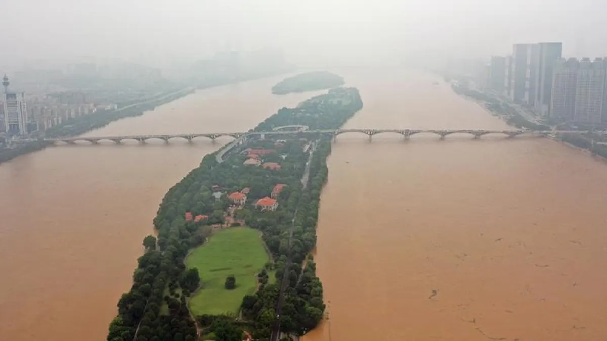 चीन में कोरोना वायरस के बाद नई मुसीबत, खतरे के निशान से ऊपर बह रही हैं 148 नदियां- India TV Hindi