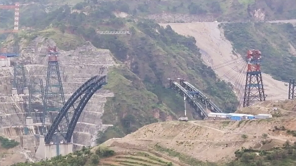 Chenab Railway Bridge to be completed next year । चिनाब रेल पुल अगले साल तक तैयार हो जाएगा- India TV Hindi