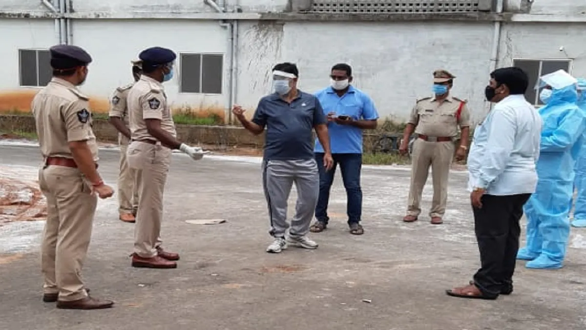 2 prisoners escape covid 19 quarantine Centre in Andhra Pradesh- India TV Hindi