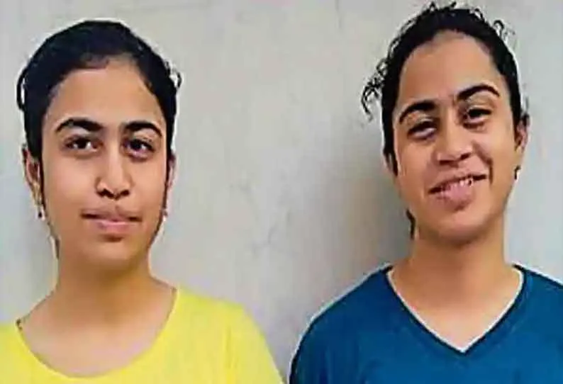 twin sisters of Noida surprises everybody by scoring equal...- India TV Hindi