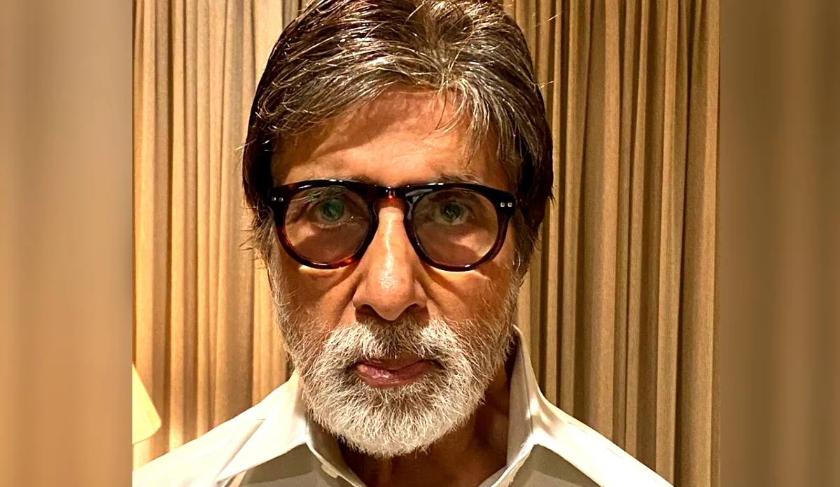 Amitabh Bachchan sings in isolation ward- India TV Hindi