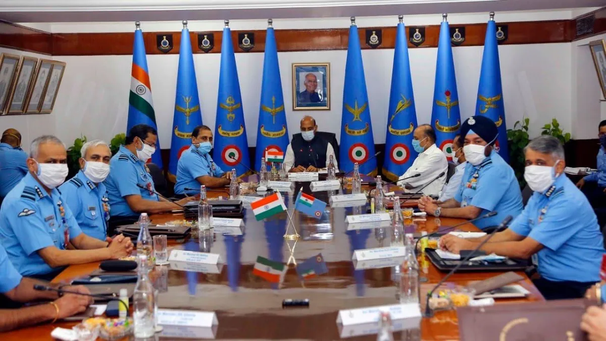 किसी भी स्थिति से निपटने के लिए तैयार रहे वायुसेना, रक्षामंत्री राजनाथ सिंह ने किया आगाह- India TV Hindi