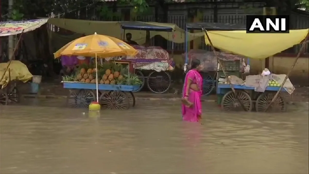 पटना में भारी बारिश, कई इलाकों में भरा पानी- India TV Hindi