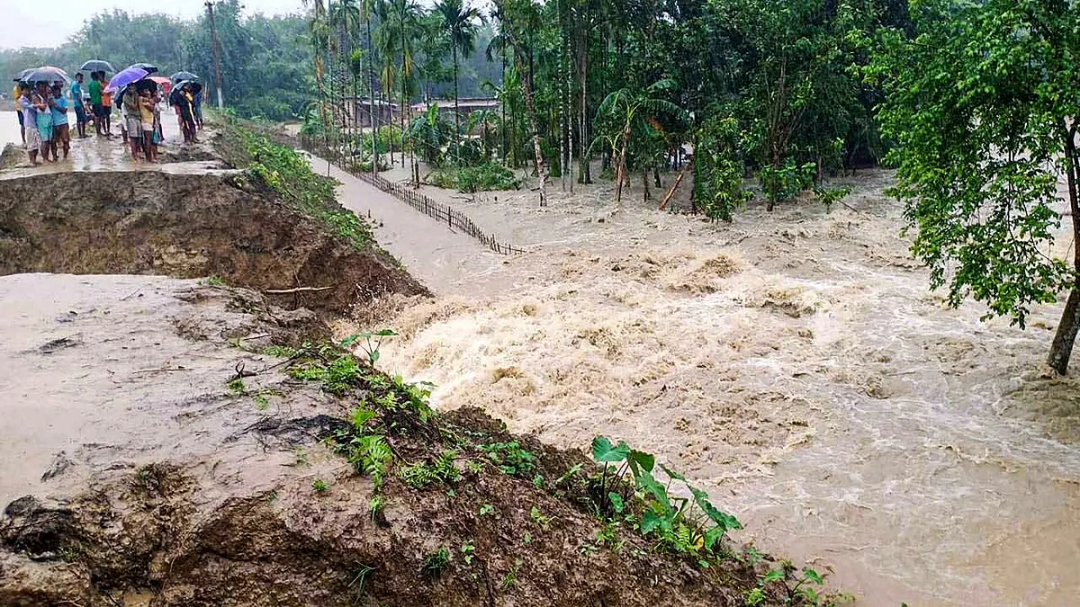 असम में बाढ़ से छह लाख से अधिक लोग प्रभावित, दो और लोगों की मौत- India TV Hindi