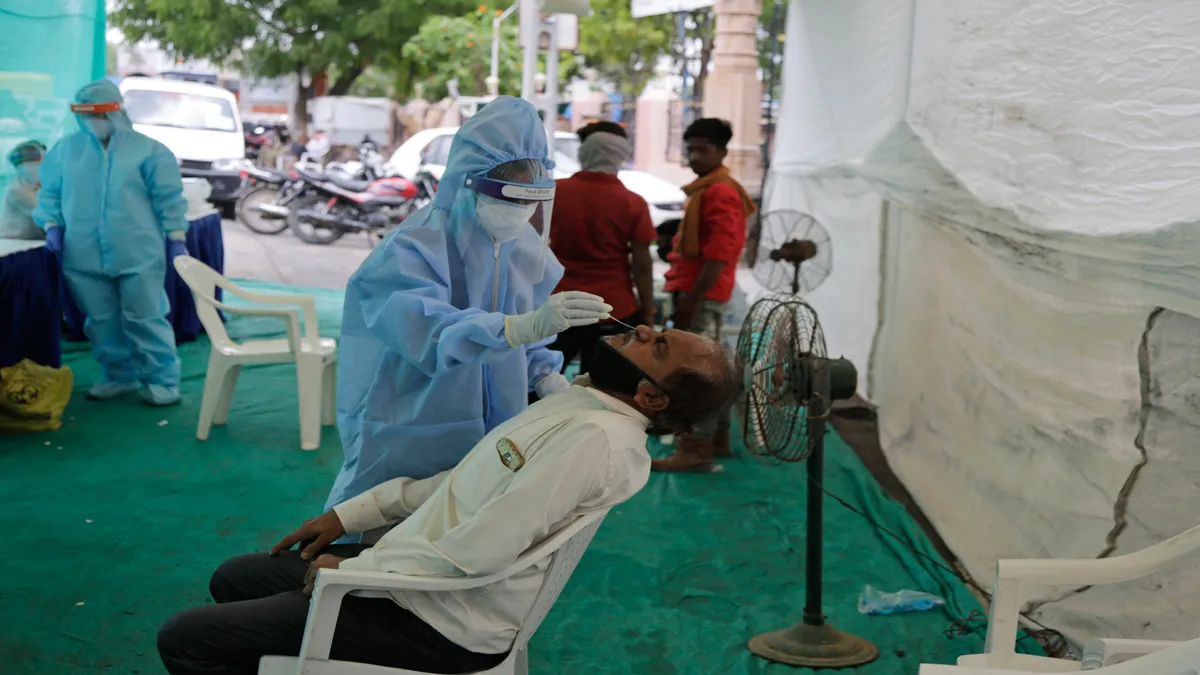 विश्व में Coronavirus से संक्रमित पाए गए लोगों की संख्या डेढ़ करोड़ के करीब पहुंची - India TV Hindi