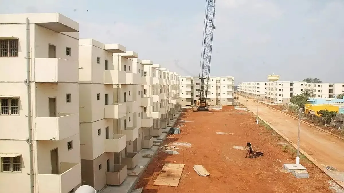 Buy home for you online, 2.7 lakh ready to move flats across the country, Housing minister launches - India TV Paisa