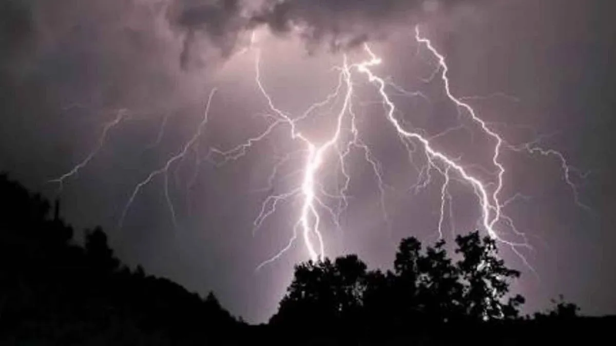 Six people died due to lightning in Odisha । ओडिशा में बिजली गिरने से छह लोगों की मौत- India TV Hindi