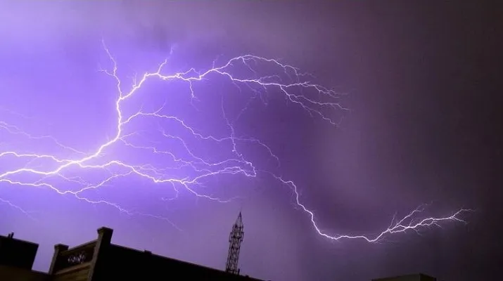 10 dead due to lightning strikes in Bihar । बिहार में आकाशीय बिजली गिरने से 10 लोगों की मौत- India TV Hindi