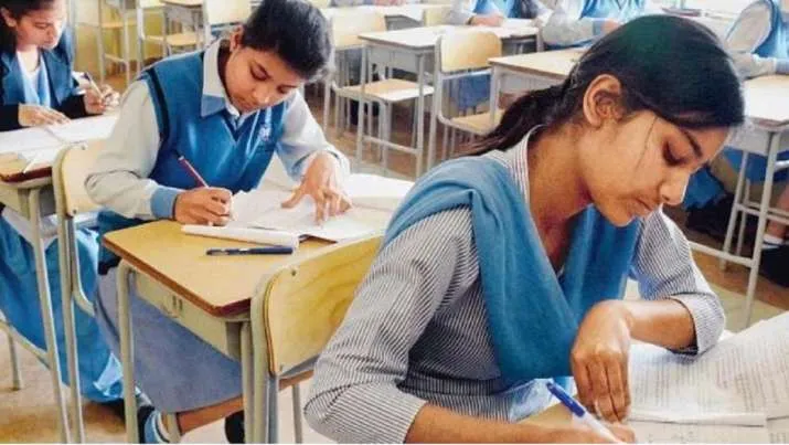 maharashtra government cuts syllabus for classes 1 to 12 by...- India TV Hindi
