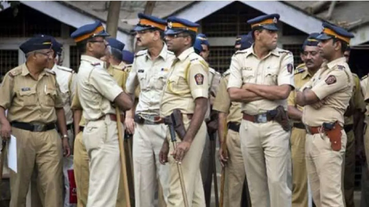 महाराष्‍ट्र: 96 घंटे में 458 पुलिसकर्मी कोरोना पॉजिटिव पाए गए, 8 की मौत - India TV Hindi