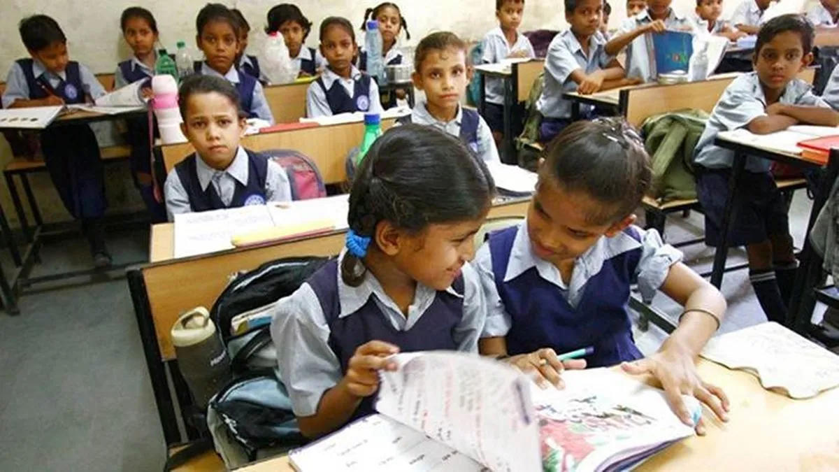 Uttar Pradesh Board reduces school syllabus by 30 percent, यूपी बोर्ड ने कोरोना संकट को देखते हुए चा- India TV Hindi