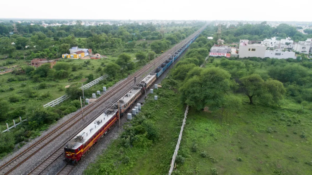 Railway run 2.8 km long freight train- India TV Paisa
