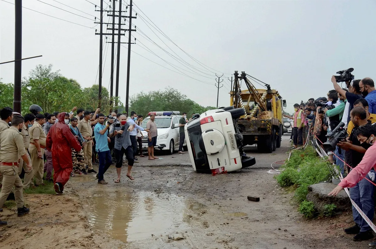 Vikas Dubey aides were following police from ujjain to kanpur । Vikas Dubey Case: विकास दुबे के गुर्- India TV Hindi
