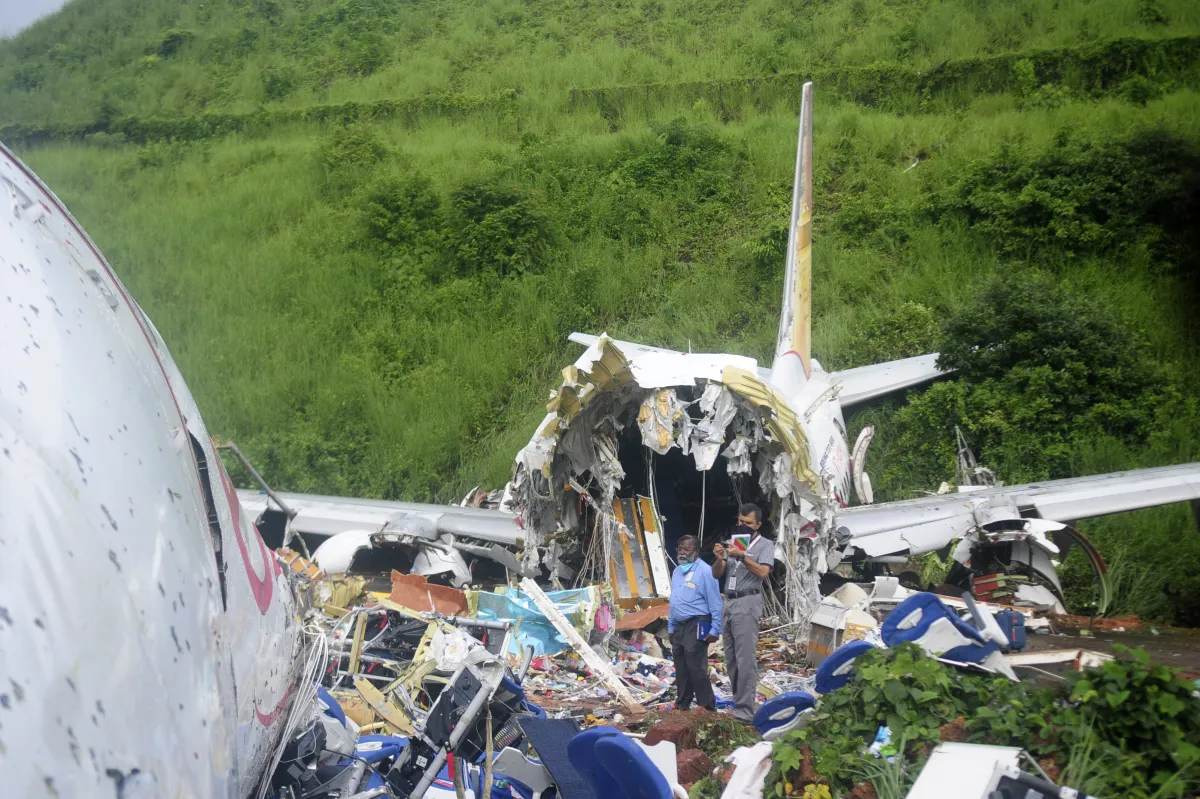 Kerala Plane Crash: Digital flight data recorder, cockpit voice recorder recovered- India TV Hindi