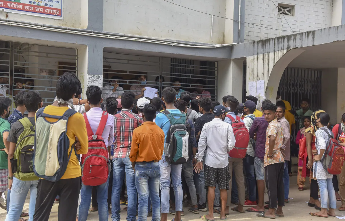 digital satyagraha of students against increasing fees- India TV Hindi
