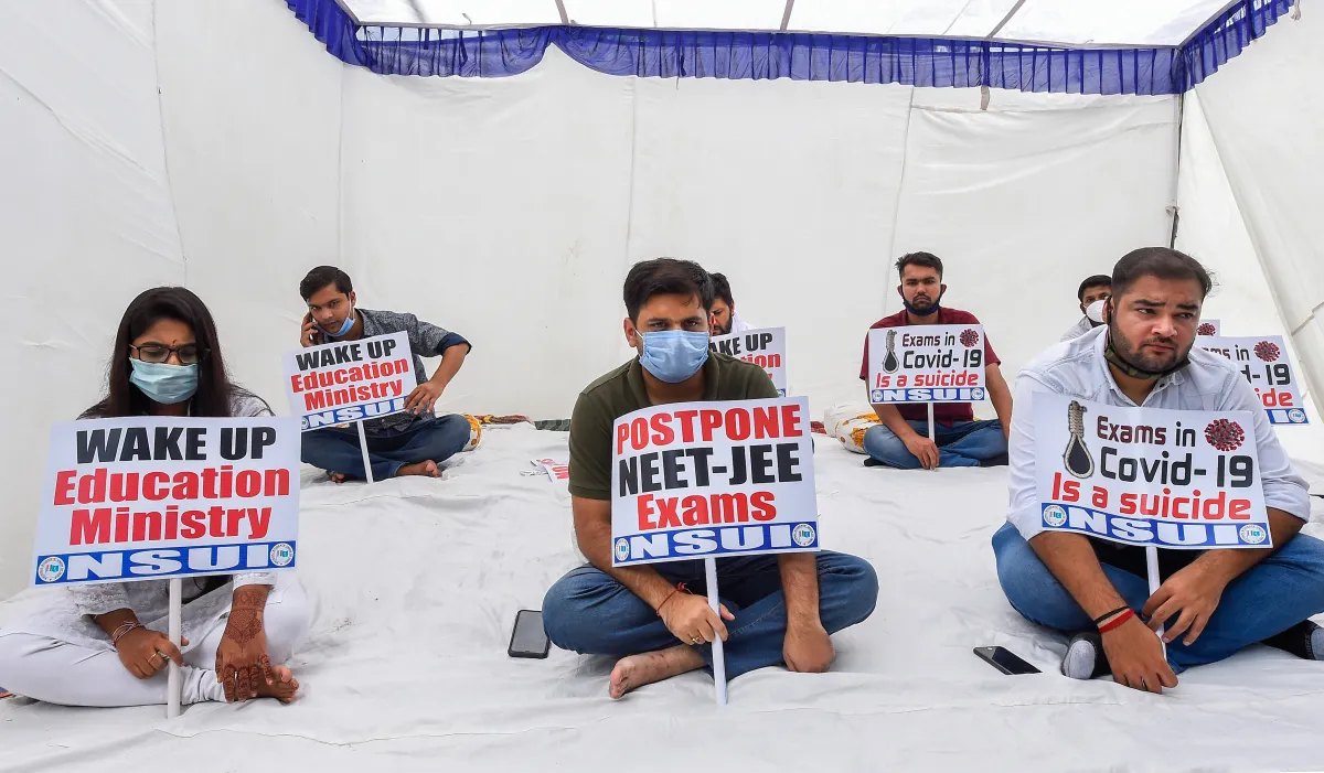 NSUI started hunger strike in protest against JEE and NEET...- India TV Hindi