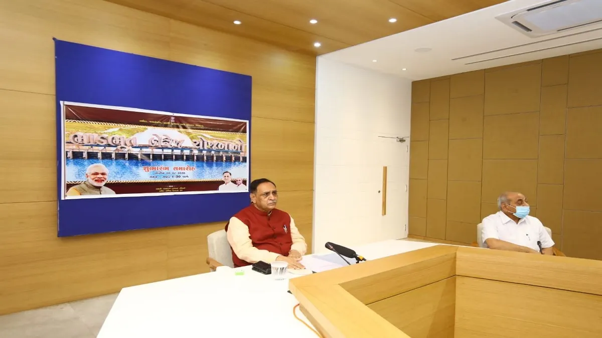 गुजरात के मुख्यमंत्री ने भडभुत बैराज परियोजना का शिलान्यास किया - India TV Hindi