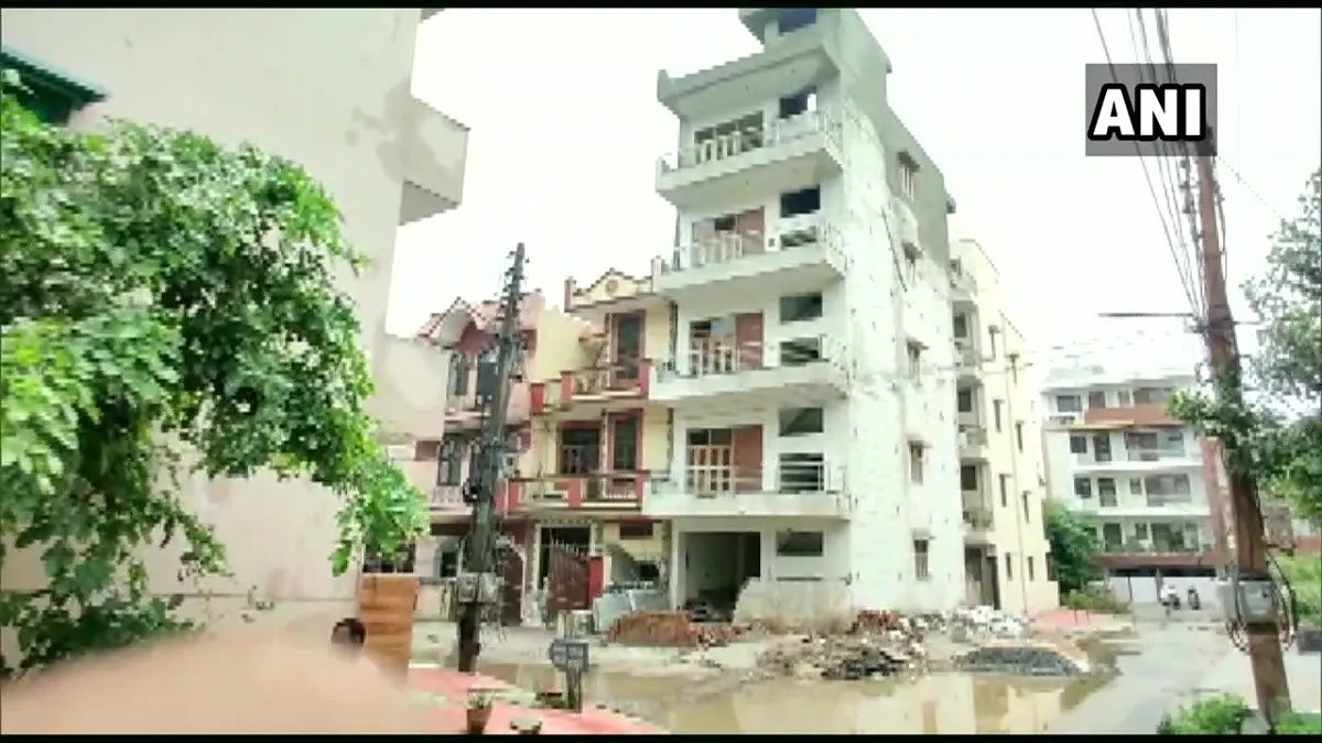 Police vacated a four-storey building in Gurugram's...- India TV Hindi
