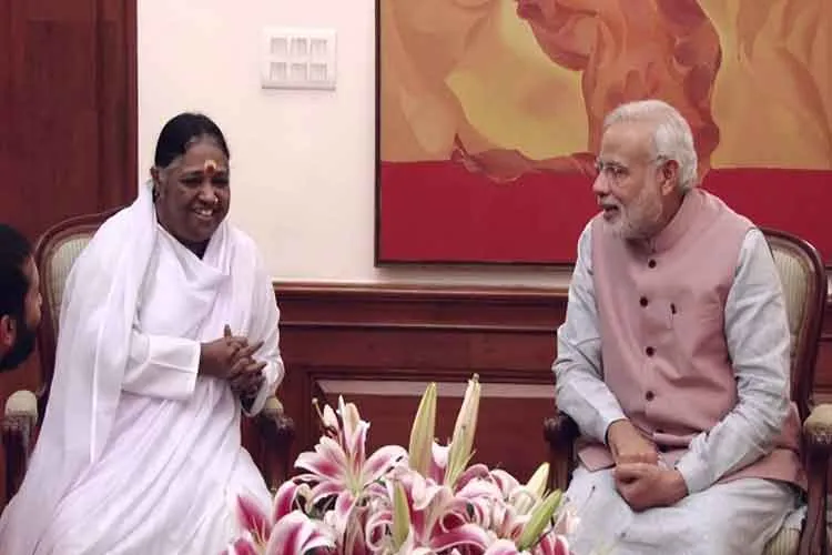 Mata Amritanandamayi and PM Modi- India TV Hindi
