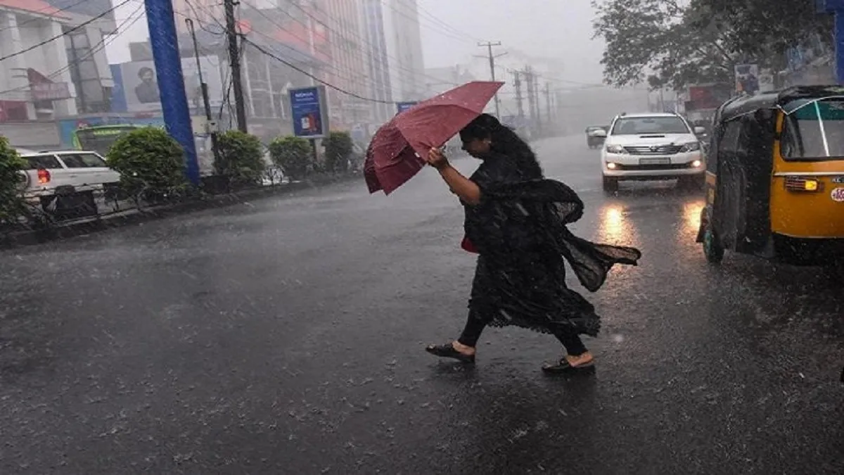 मुंबई में बीती रात से हो रही है बरसात, हाईटाइड का अलर्ट जारी- India TV Hindi