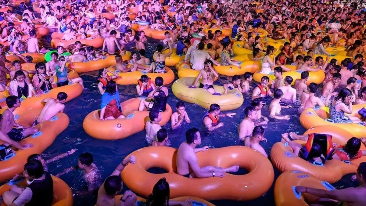 China: Pool Party in Wuhan’s water park without mask goes viral- India TV Hindi