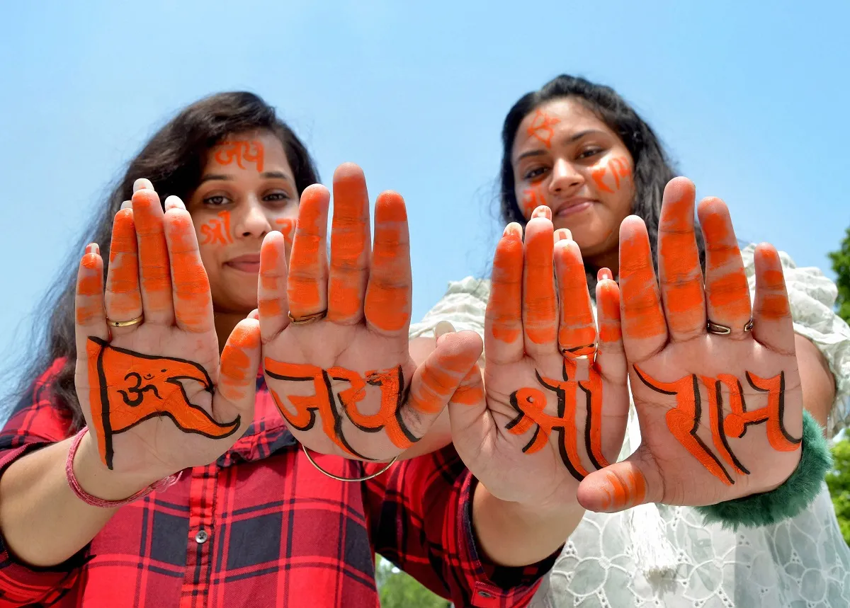 Young women paint 'Jai Shri Ram' on their hands and faces,...- India TV Hindi