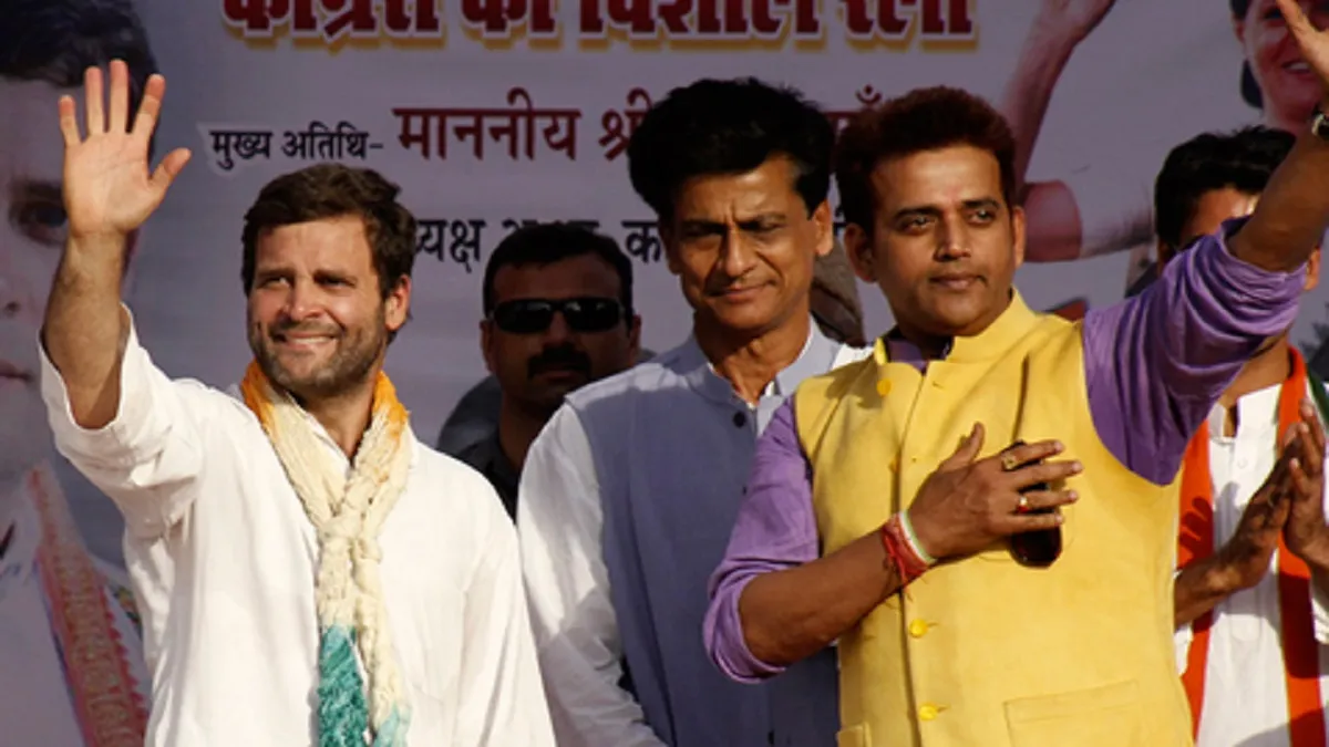 राहुल गांधी और रवि किशन की 2014 लोकसभा चुनाव के दौरान की तस्वीर- India TV Hindi