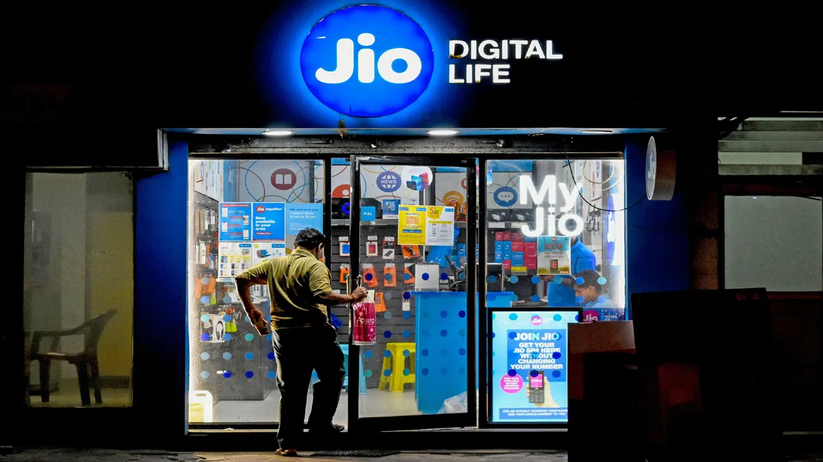 Google, Facebook and Microsoft CEO's on Reliance Jio's 4-year journey- India TV Paisa