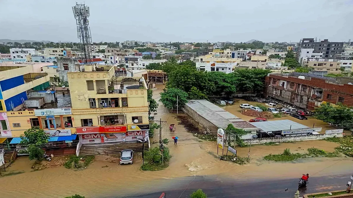 तेलंगाना में भारी बारिश, निचले इलाकों में भरा पानी, जन-जीवन प्रभावित- India TV Hindi