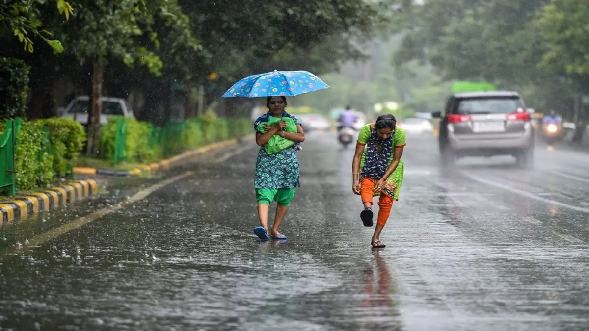 Heavy rain likely in Gangetic West Bengal: MeT- India TV Hindi