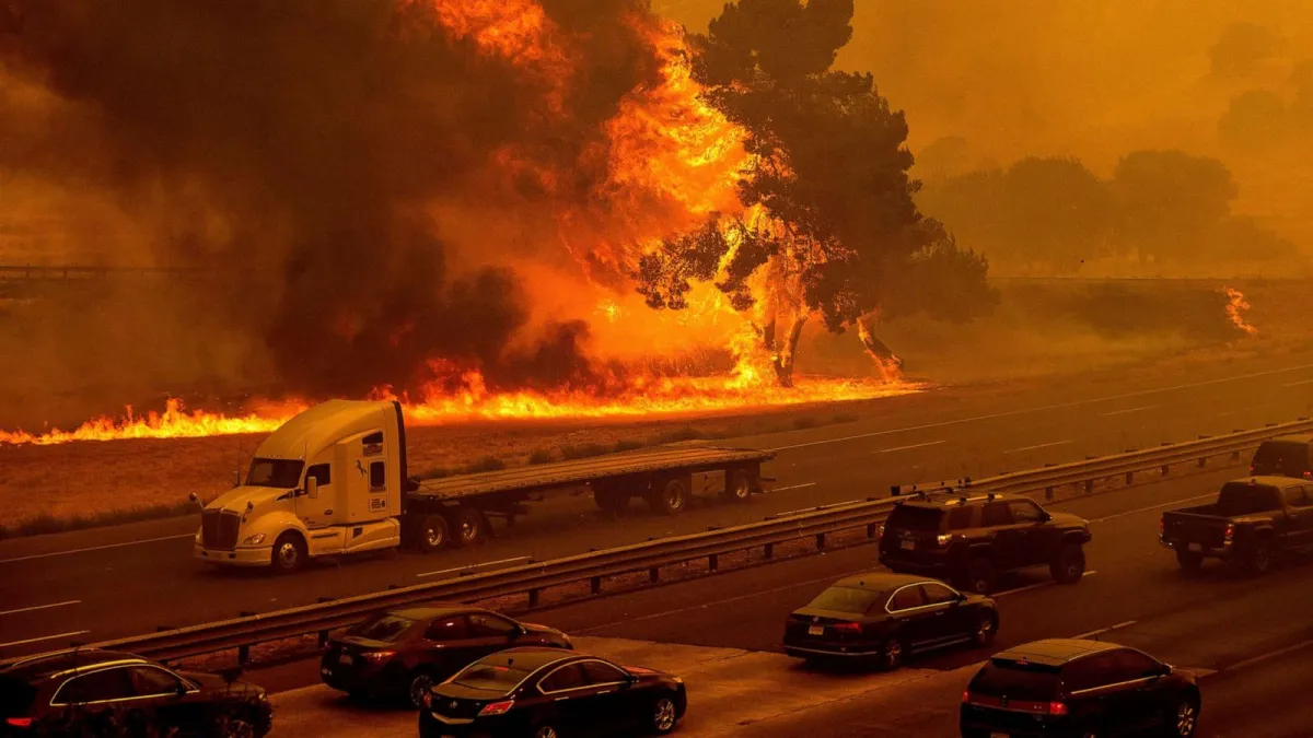 California wildfires kill pilot on rescue mission- India TV Hindi