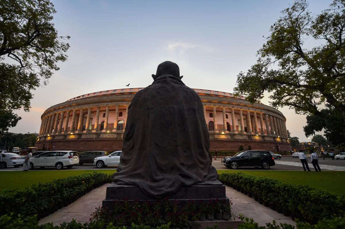 Lok Sabha passes bill to cut salaries of MPs by 30 per cent- India TV Hindi