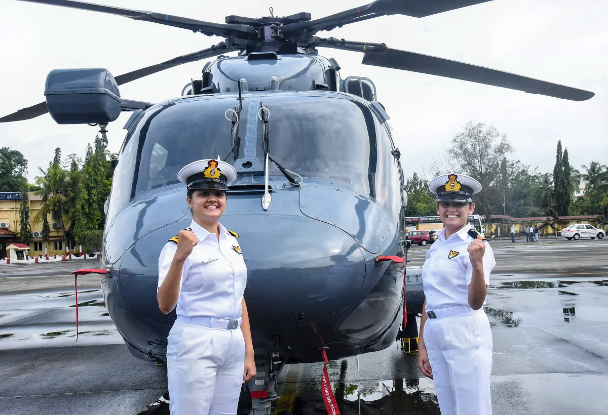 2 women officers sub lieutenants kumudini tyagi and riti singh to join crew of frontline indian navy- India TV Hindi
