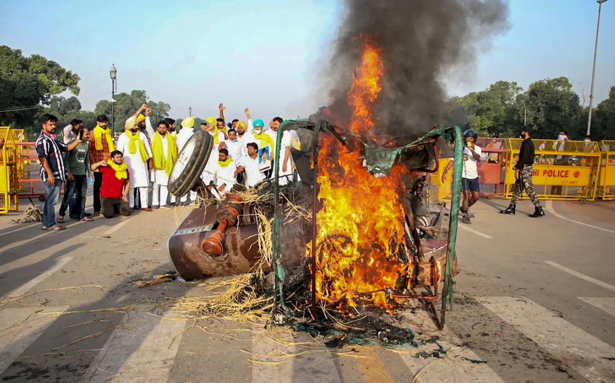 'दिल्ली में कांग्रेस ने अपना असली चेहरा दिखाया', ट्रैक्टर जलाने की घटना पर बोले धर्मेंद्र प्रधान- India TV Hindi