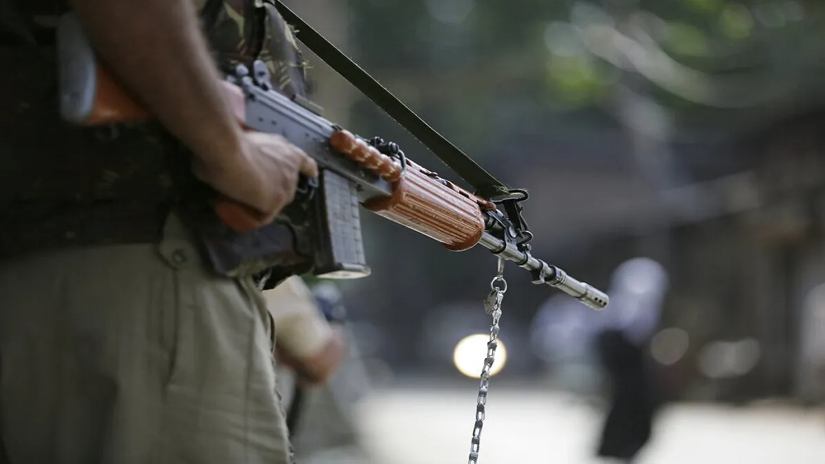 Militants fired on CRPF Guard posted in mini Secretariat of...- India TV Hindi