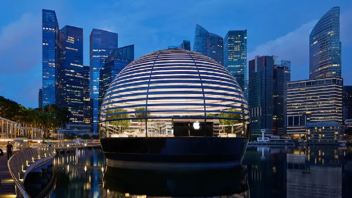 Apple's first floating retail store opens in Singapore- India TV Paisa