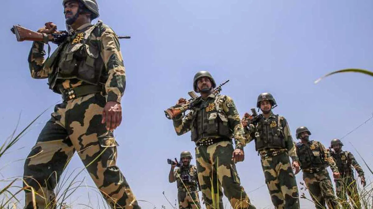 BSF shoots dead 2 smugglers, BSF shoots Pakistani Infiltrators, Pakistani Infiltrators- India TV Hindi