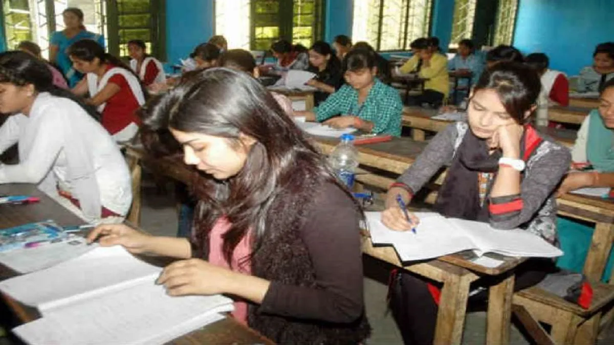 Petition in court for waiver of examination fee of CBSE...- India TV Hindi