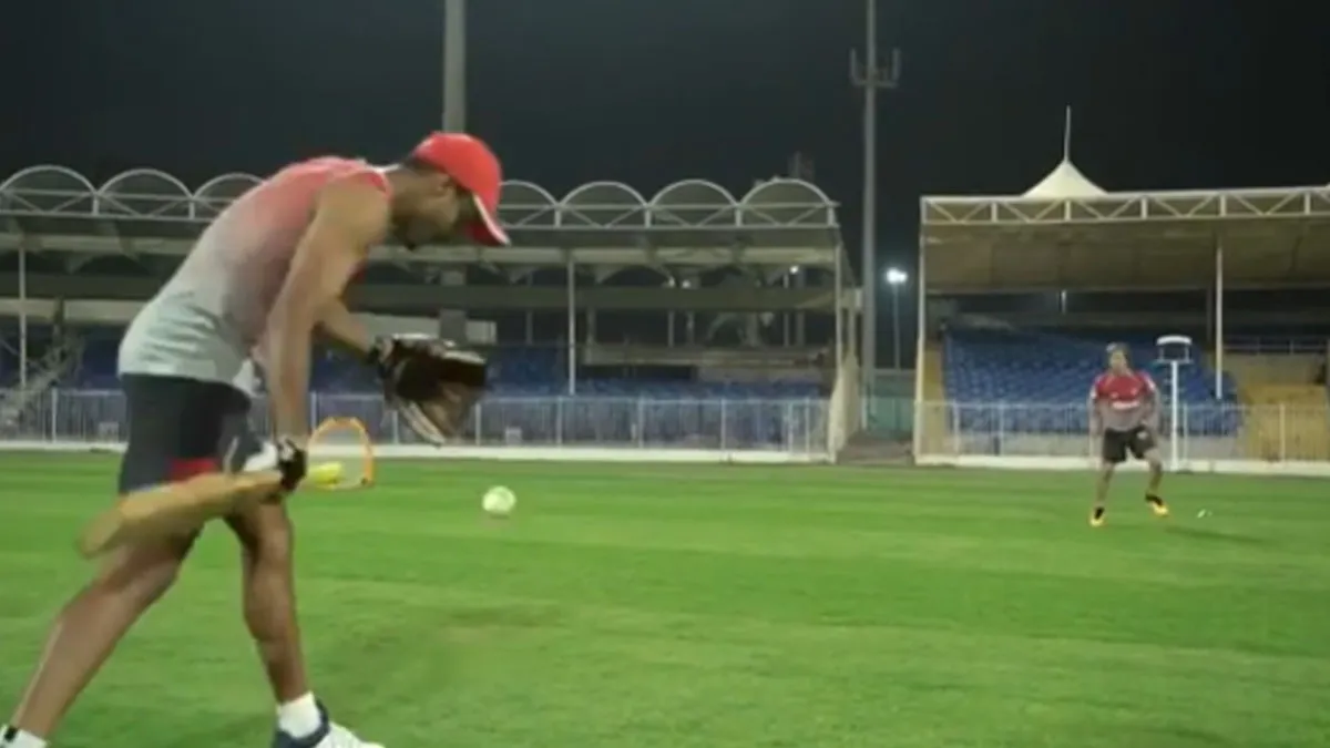 IPL 2020: Mayank Agarwal seen coaching Jonty Rhodes in fielding, watch video- India TV Hindi