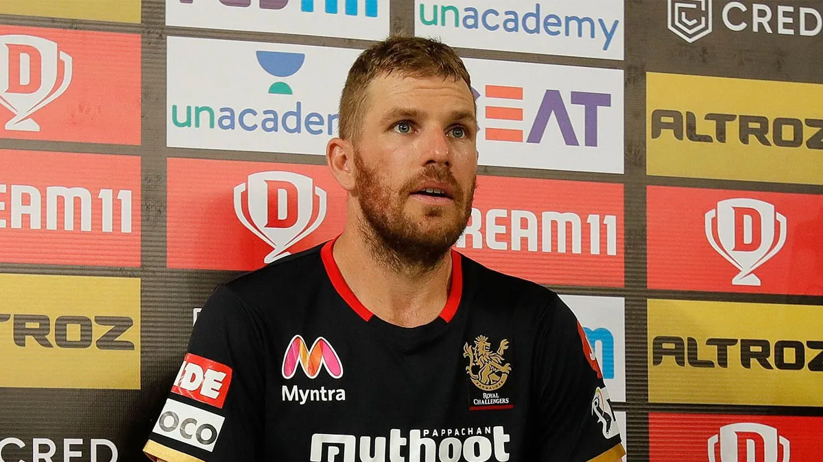 IPL 2020 : Due to heavy dew on the field, it was difficult to bowl - Aaron Finch - India TV Hindi