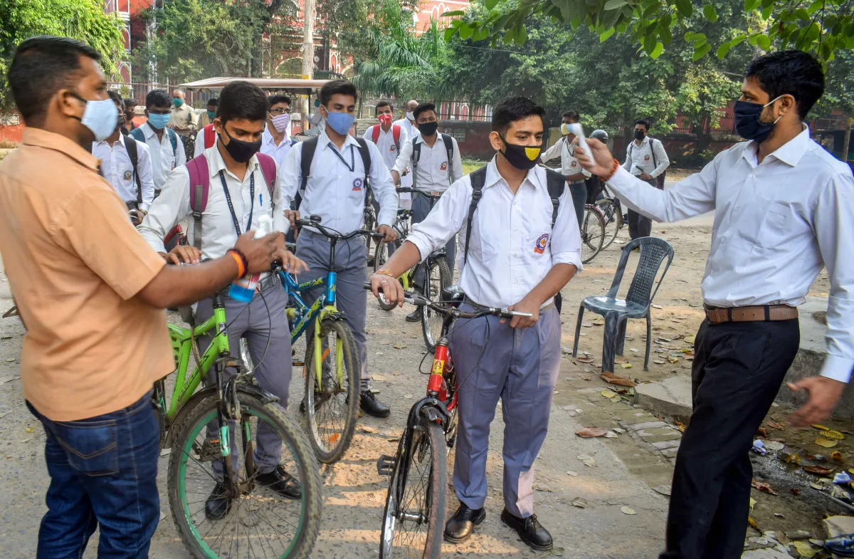 Odisha Poor students pass NEET exam with the help of NGO- India TV Hindi