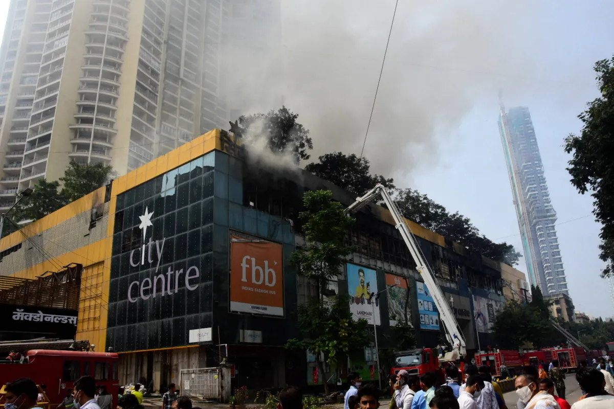 मुंबई: मॉल में लगी आग 56 घंटे की मशक्कत के बाद बुझाई जा सकी- India TV Hindi